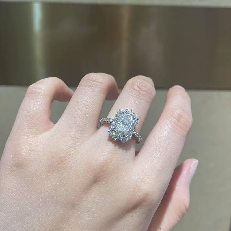 祖母绿切割女戒S925银镀白金定制选款主石莫桑钻2.5ct/副石高碳钻